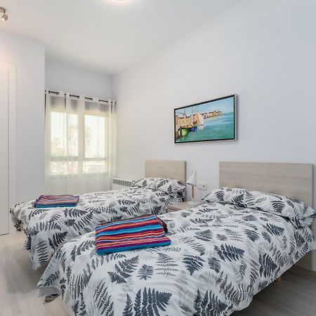 Luxury Beach Front Apartment With Pool Valencia Exterior photo