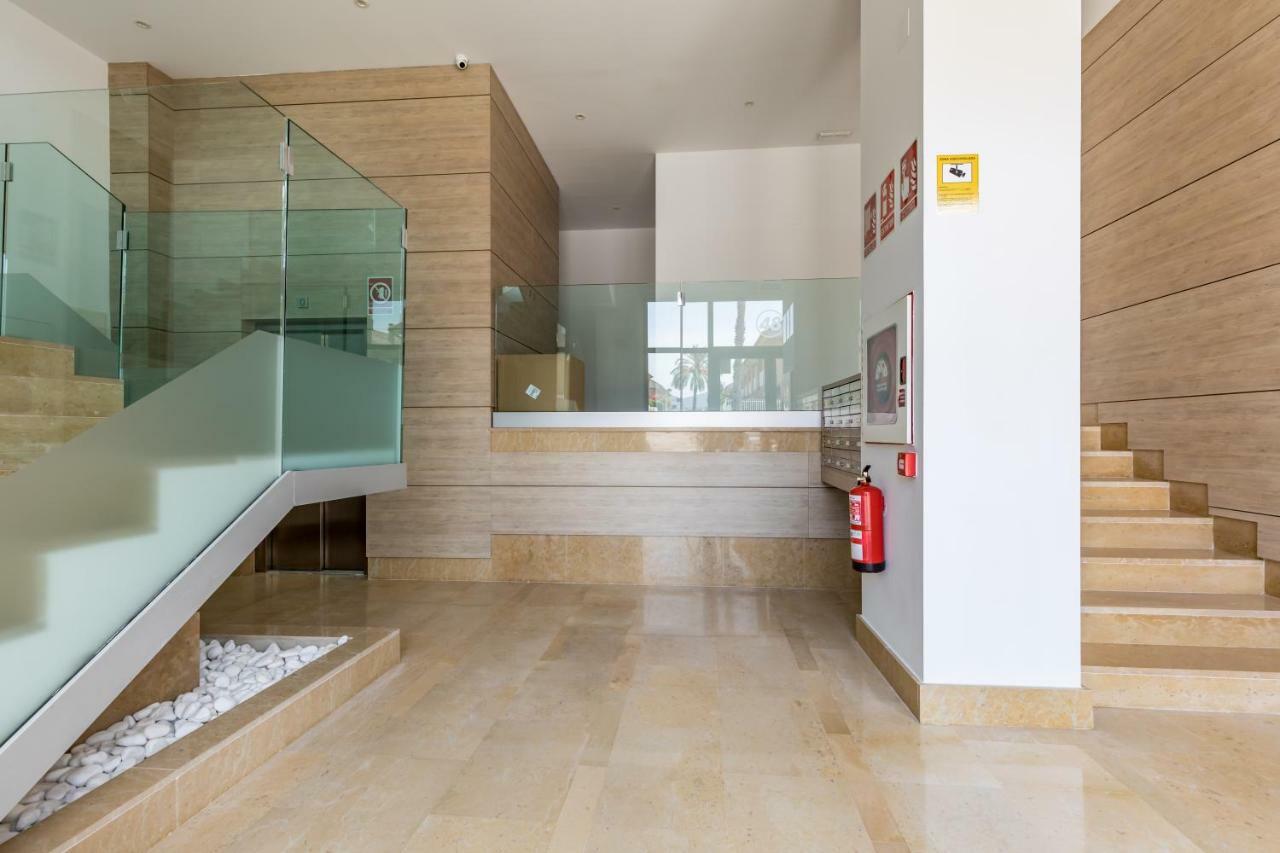 Luxury Beach Front Apartment With Pool Valencia Exterior photo