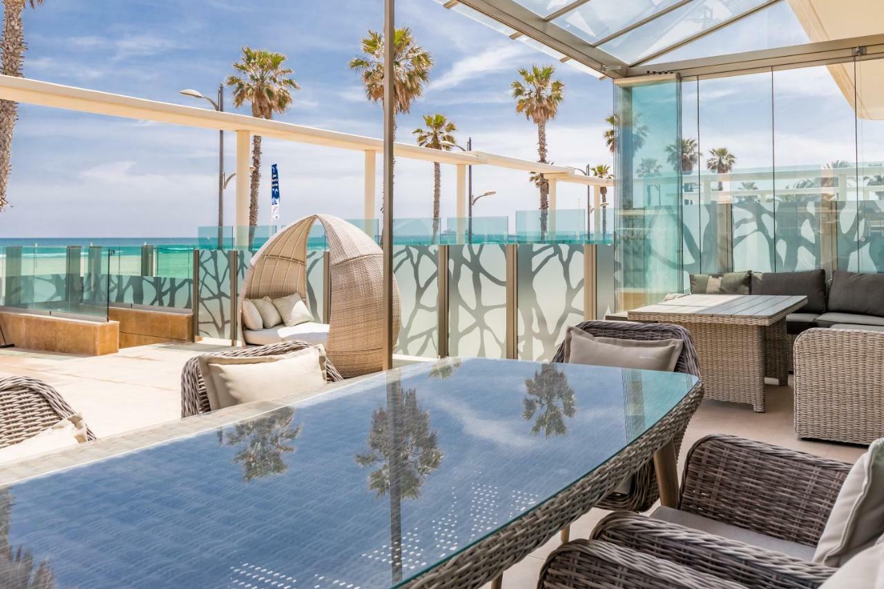 Luxury Beach Front Apartment With Pool Valencia Exterior photo