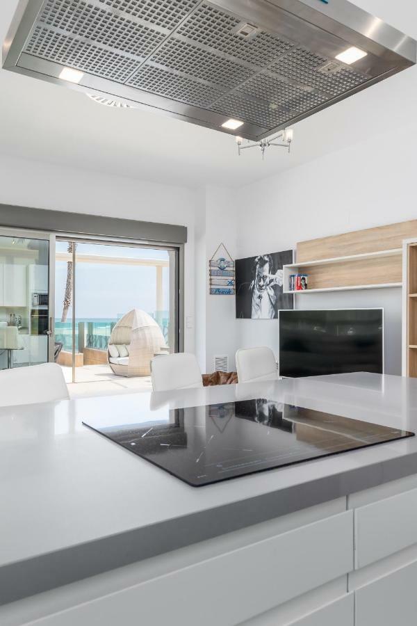 Luxury Beach Front Apartment With Pool Valencia Exterior photo