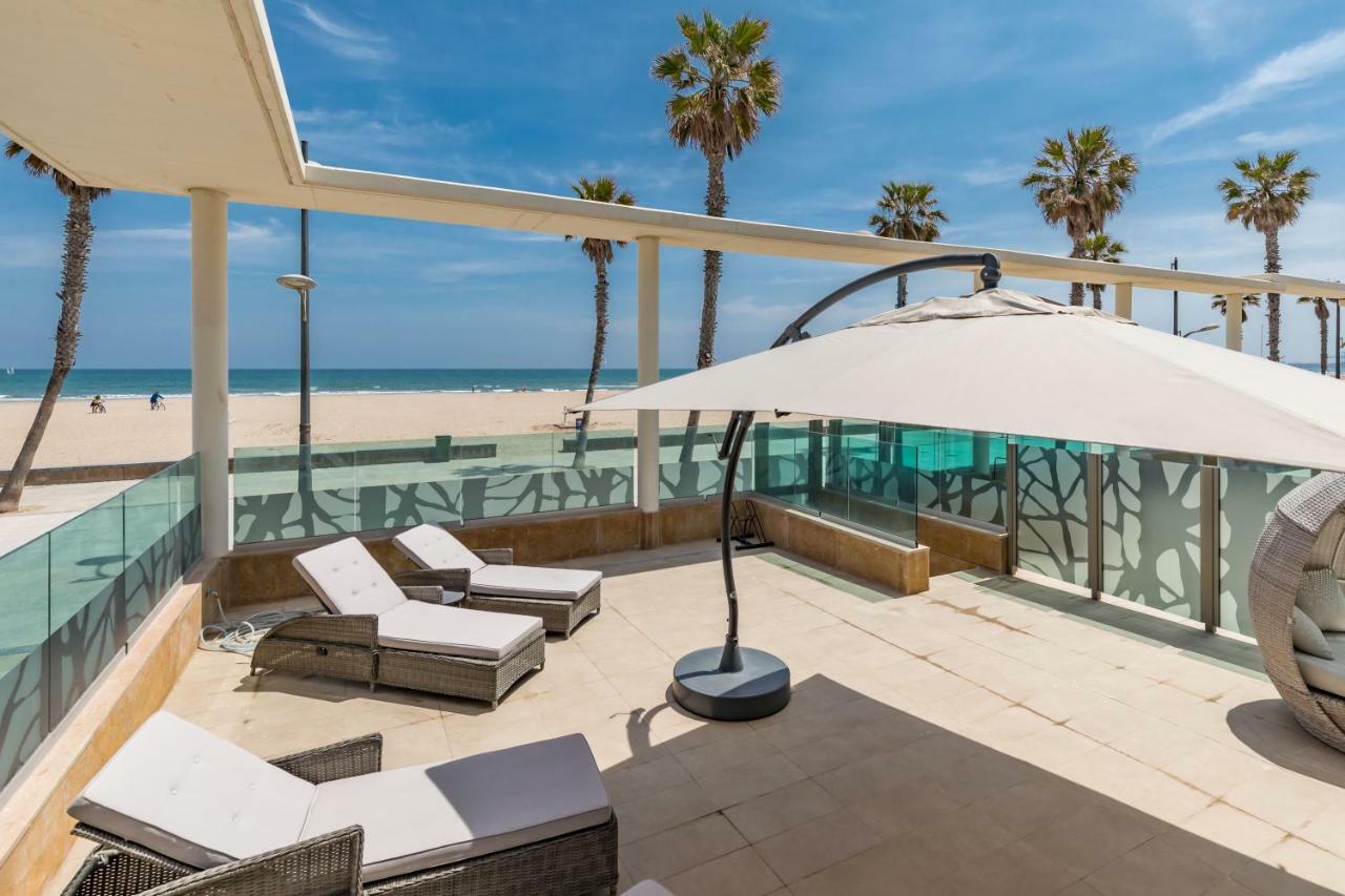 Luxury Beach Front Apartment With Pool Valencia Exterior photo